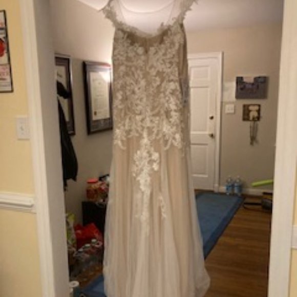 Azazie Eudora Wedding Dress Diamond White/Champagne Size WD18 - Picture 5 of 14